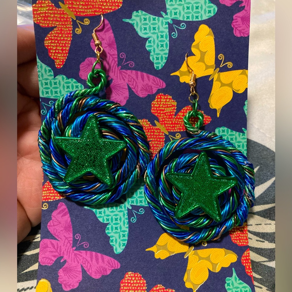 Green star earrings